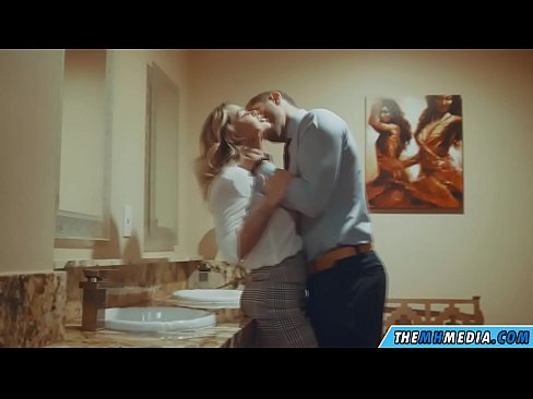 ❤️ Когато наедряла блондинка ви съблазни в обществена тоалетна ❤️ Слуги в bg.libporno.ru